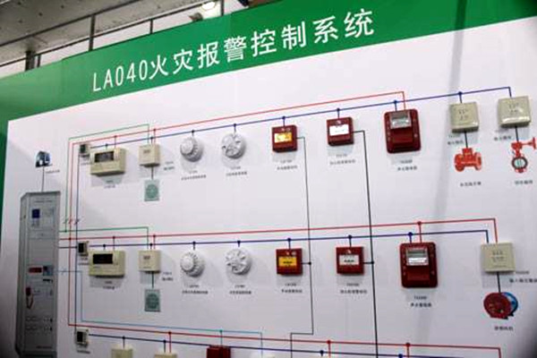 出現(xiàn)火警時，樓宇控制系統(tǒng)如何快速做出反應(yīng)？
